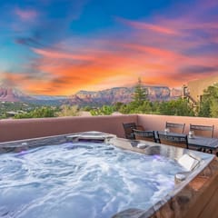 Sycamore Canyon Luxe Retreat | 180° Views + Hottub