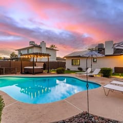 Modern Oasis|2 Primarys|Pool, Spa & Putting Green