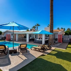 The Desert Bloomhouse | Heated Pool |Sleeps 12