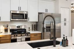 79th Glendale - Image 5