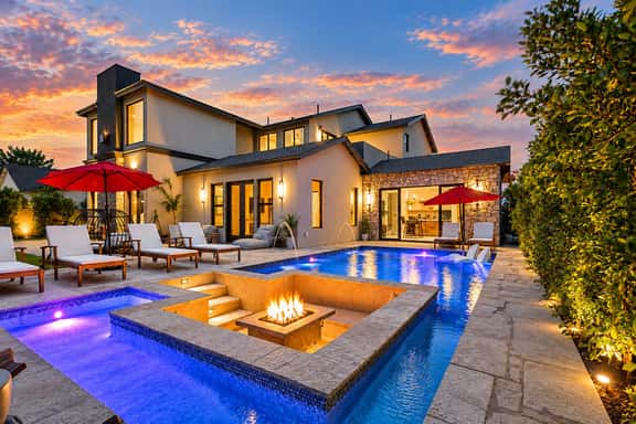 6 Beds | 5 Showers | Htd. Pool, Firepit & Putt Grn - Image 1