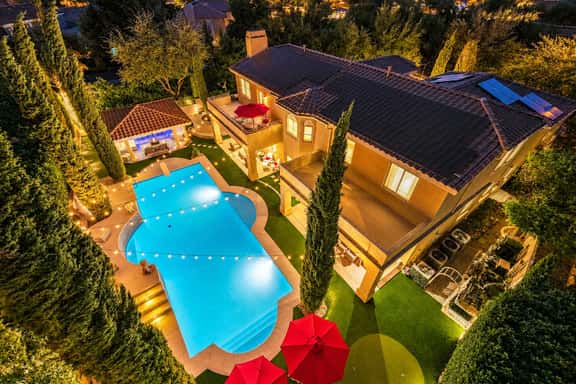 NEW| Lionsgate Luxe Estate | Pool + Spa | Golf Sim - Image 1