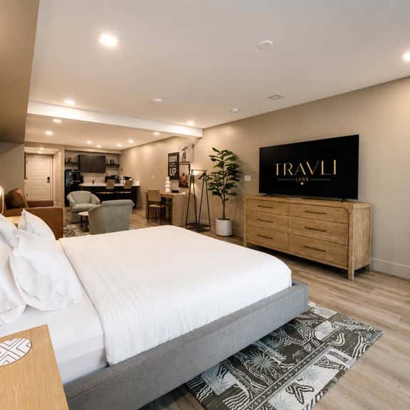 NEW|Luxe Ocotillo Suite @ Cedara|Heart of Old Town - Image 1