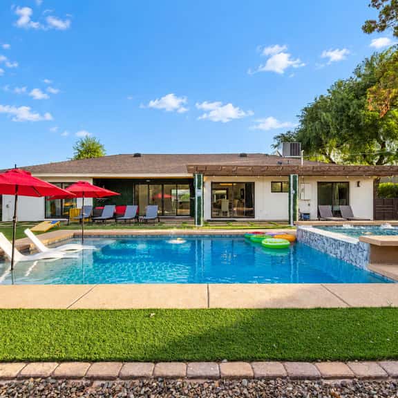 The Windsor Modern Oasis|Pool, Spa, Volleyball - Image 1