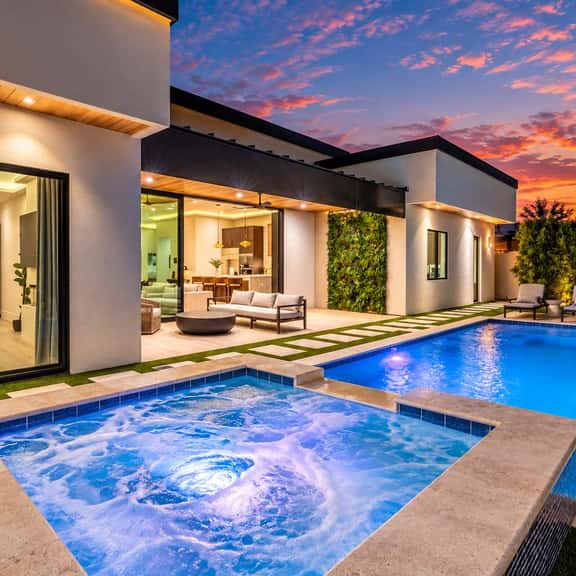 Mariposa Social Luxe Old Town Villa - Image 1