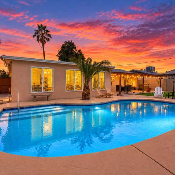 Sunset @ ASU | Pool, BBQ, Game Room Near Campus - Image 1
