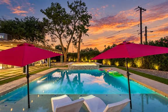 The Windsor Modern Oasis|Pool, Spa, Volleyball - Image 3