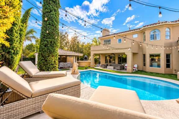 NEW| Lionsgate Luxe Estate | Pool + Spa | Golf Sim - Image 2